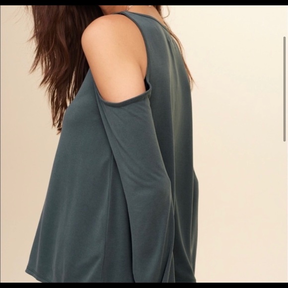 Hollister Co. cold shoulder top - Picture 7 of 8